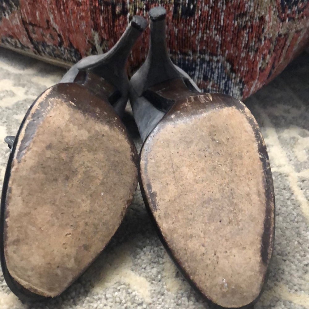 Stuart Weitzman Gray Leather Heels 7.5 - GUC/Used - Picture 11 of 12